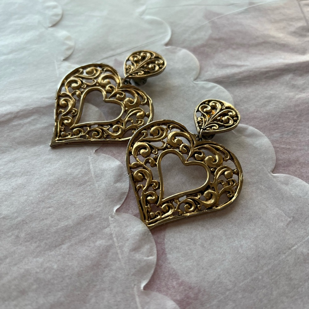 VTG 80s Metal Gold Heart Earrings clip-on EUC